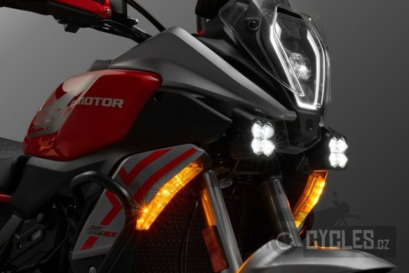 QJ-Motor - SRT 600 SX + KUFRY ZDARMA