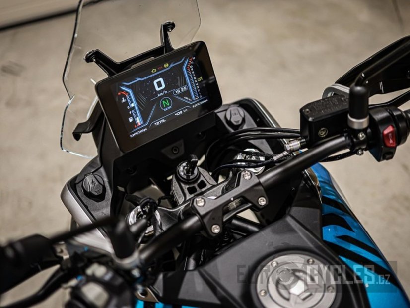 QJ-Motor - SRT 600 SX + KUFRY ZDARMA