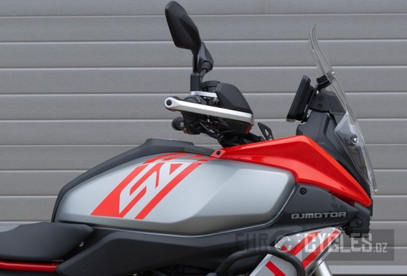 QJ-Motor - SRT 600 SX + KUFRY ZDARMA