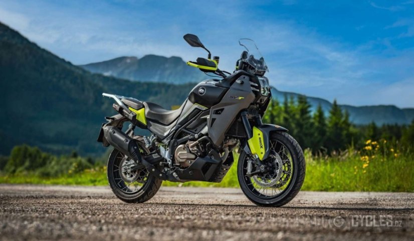 QJ-Motor - SVT 650X - kufry zdarma