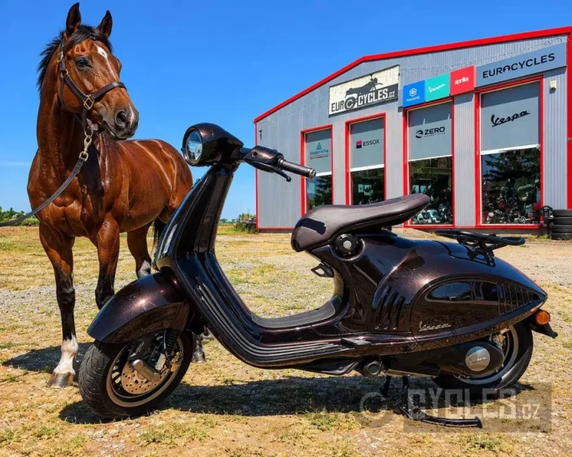 Vespa - 946 Horse